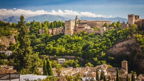 Общий вид на Альгамбру