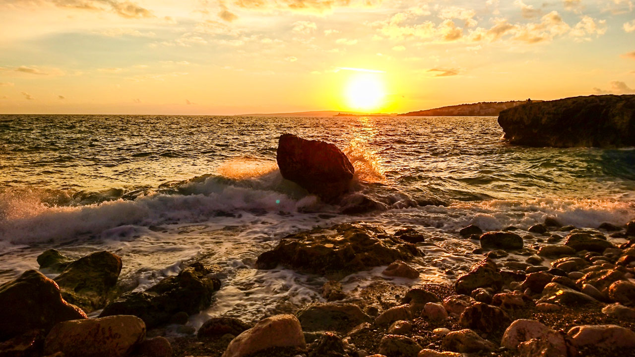 Mar de Mallorca bajo la puesta de sol Mar de Mallorca bajo la puesta de sol