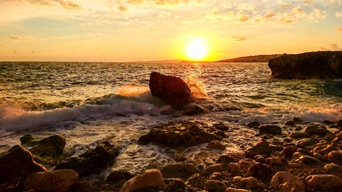 Meer von Mallorca unter der sinkenden Sonne