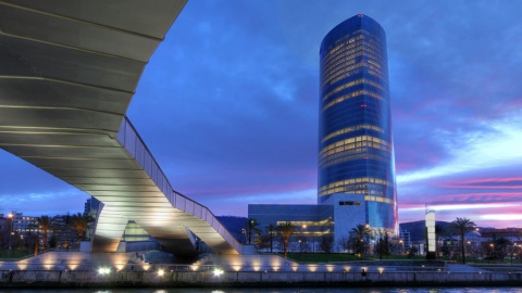 Pedro Arrupe Footbridge with the Iberdrola Tower in the background