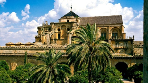 Vue de la mosquée-cathédrale depuis la cour des orangers, mosquée de Cordoue