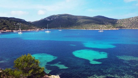 Segelboote im Nationalpark des Cabrera-Archipels