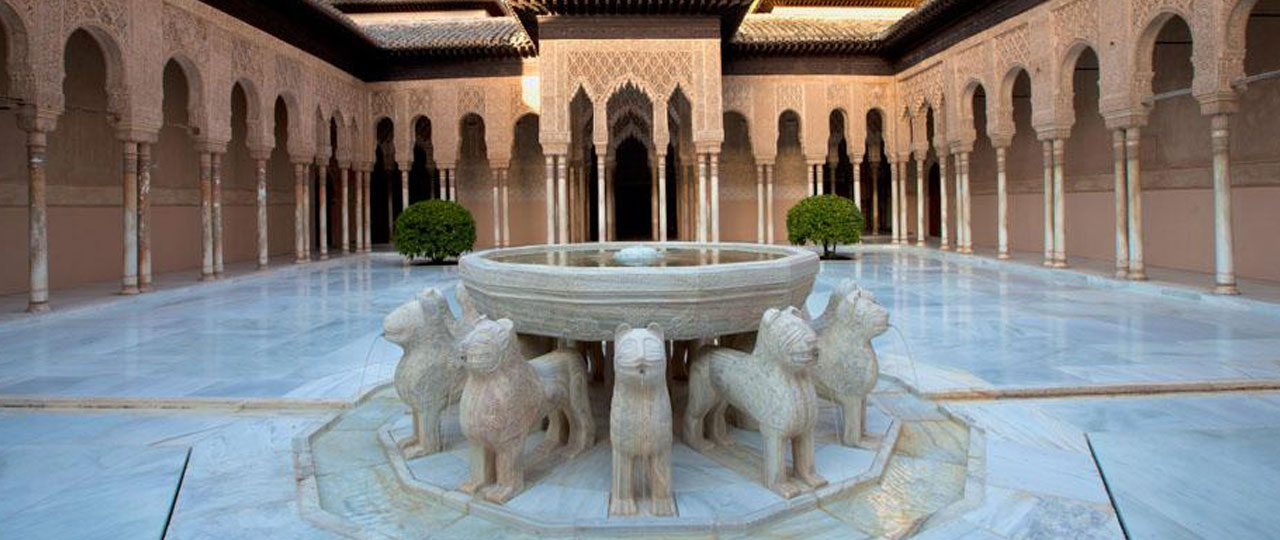 クラナダのアルハンブラ宮殿にあるライオンの中庭