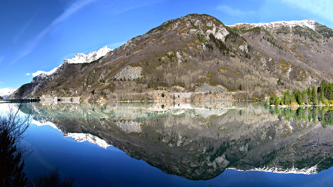 Posets de Maldata Nature Reserve, view of the lake Posets de Maldata Nature Reserve, view of the lake
