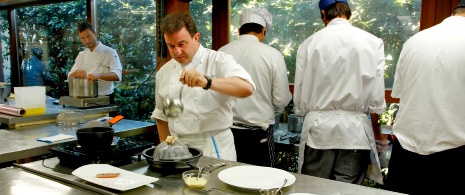 Martín Berasategui in the kitchen at his restaurant