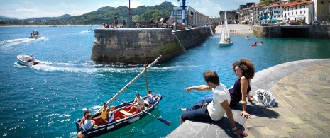 Salida de barcos del puerto de San Sebastián