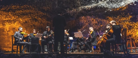 ランサロテ島にあるロス・ベルデスの洞窟でのコンサート