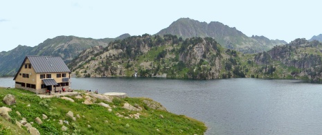 Shelter at the Colomèrs Glacial Cirque